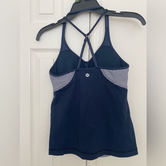 Like new Lululemon size 4 tank - Picture 2 of 5